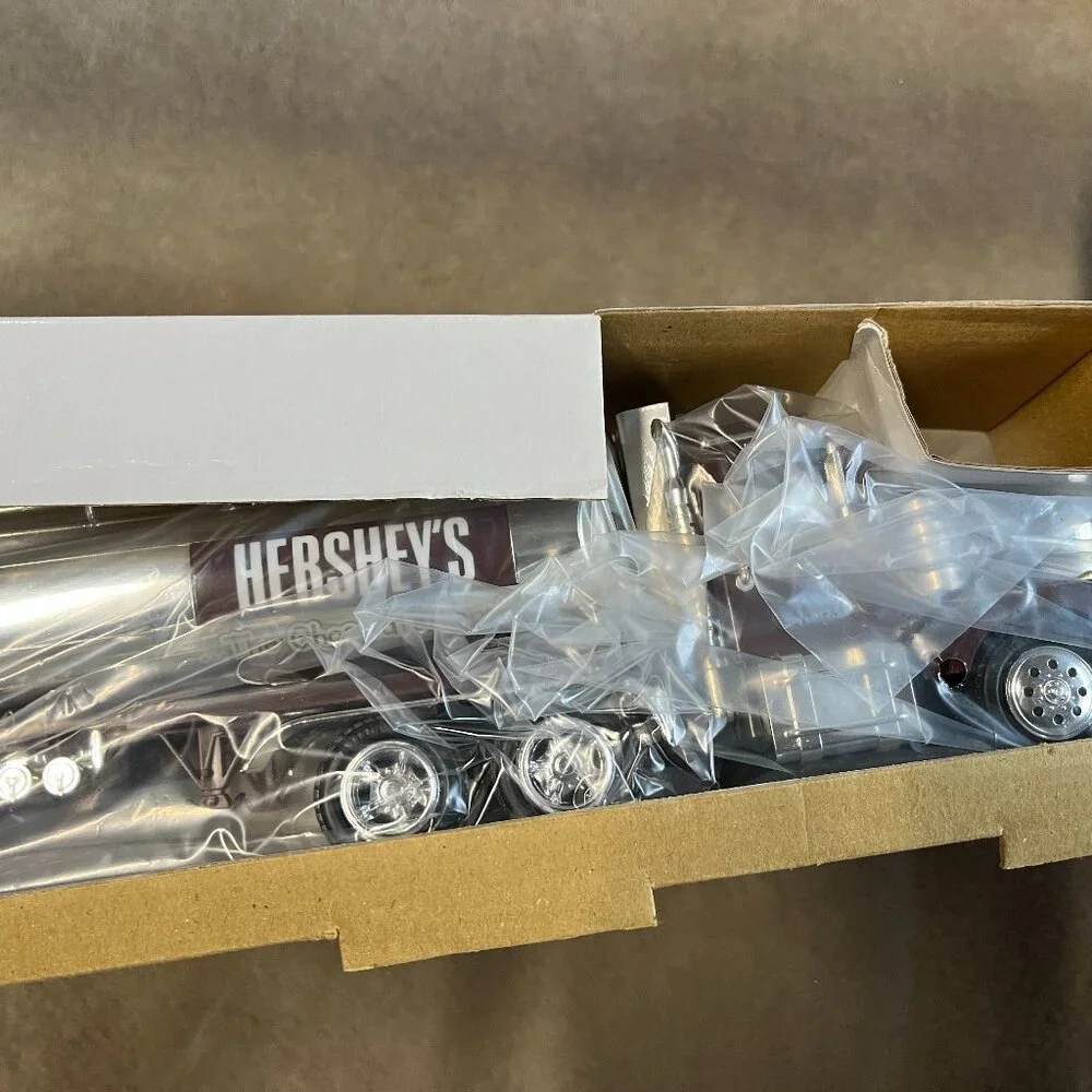 Hershey's‎ Toy Truck Coinbank with Lights and Sounds (in Original Box)